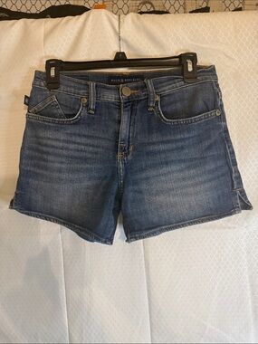 Rock and Republic medium wash jean shorts size 6